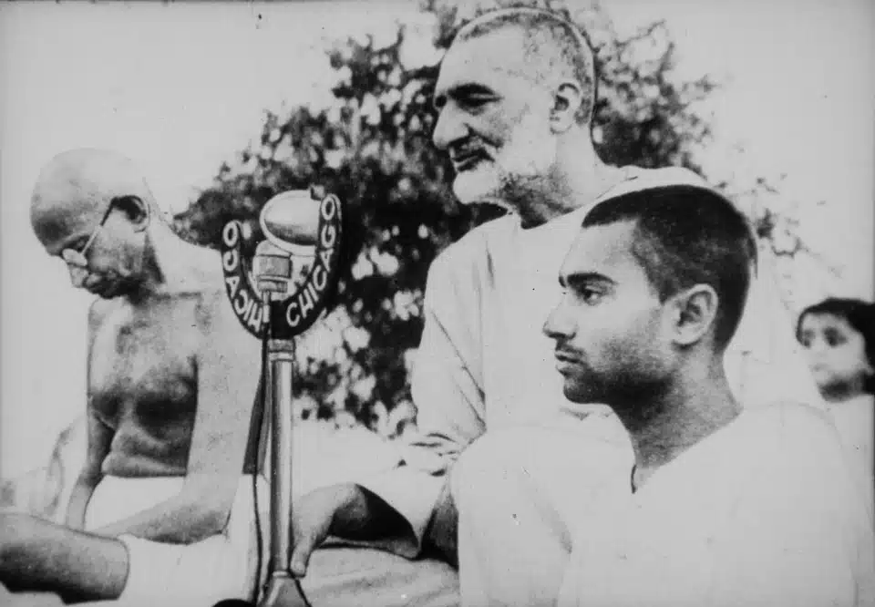 Mahatma Gandhi along with Freedom Fighters